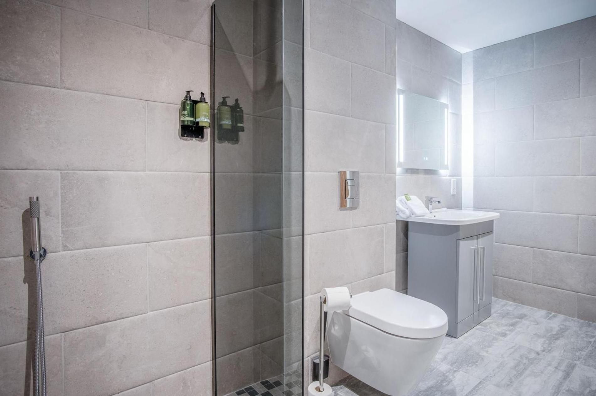 Suite 3 - Sleeping Giant Hotel - Pen Y Cae Inn Брекън Екстериор снимка